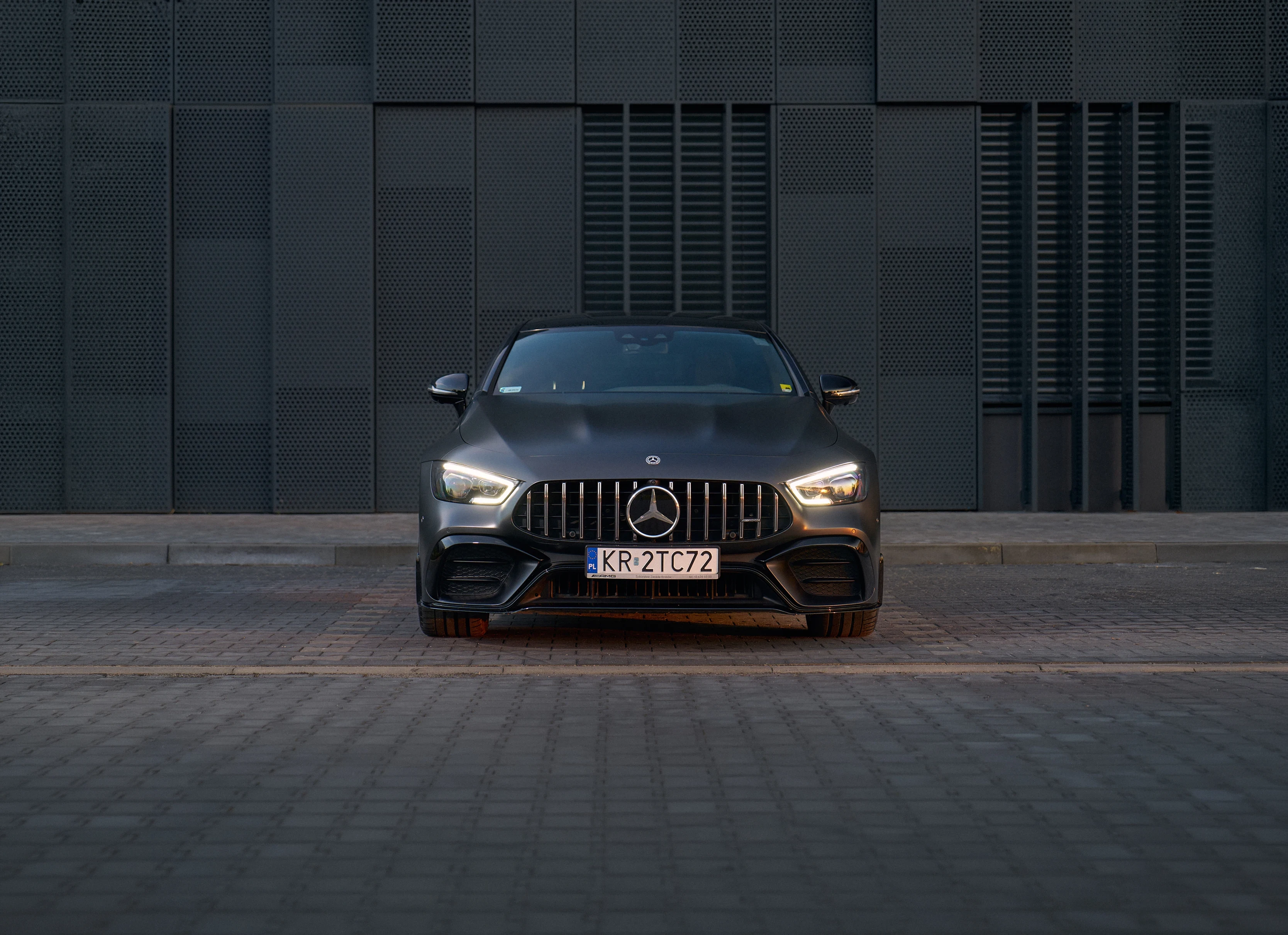 Sesja samochodu na sprzedaż - przód